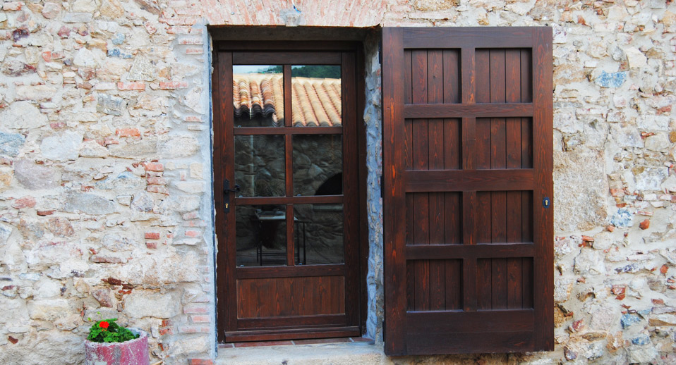 puertas y portones de madera